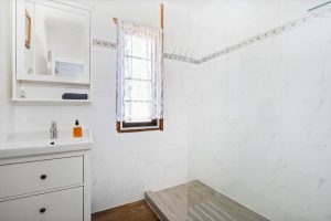 The Cottage - Bathroom